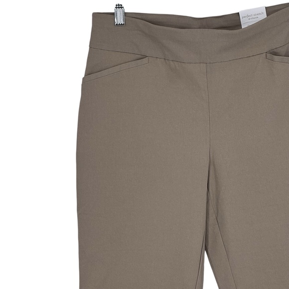 NWTs Chico’s Size 1 (8) Taupe Rayon/Nylon/Span Perfect Stretch Josie Capri Pants - Picture 2 of 14